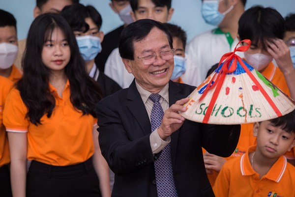 Đồng hành trên hành trình nuôi dưỡng, đào tạo học sinh mất cha mẹ do COVID-19 