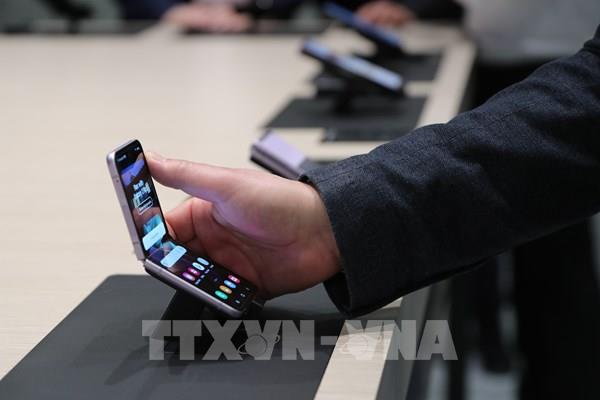 Điện thoại nắp gập cổ điển đang trở lại bằng phiên bản mới công nghệ cao