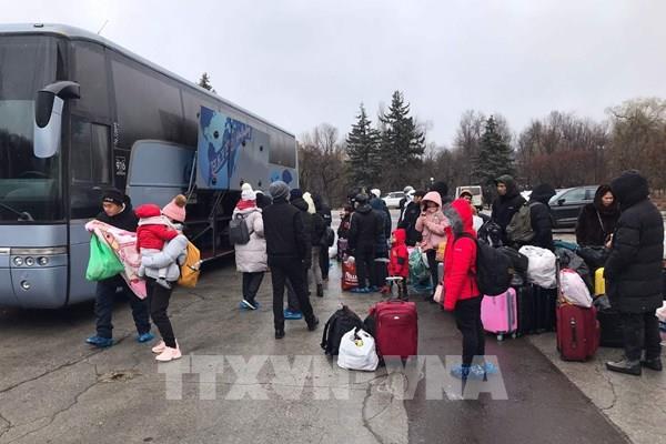 Khẩn trương tổ chức các chuyến bay đưa người Việt tại Ukraine về nước