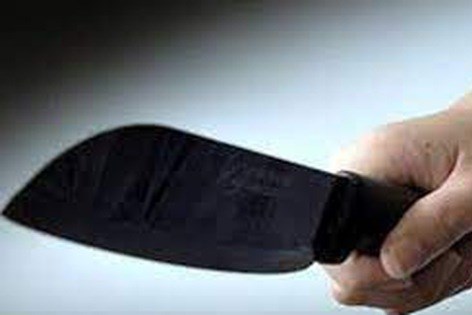 Tạm giữ 2 bố con vác dao đi "giết người" ở Bắc Giang