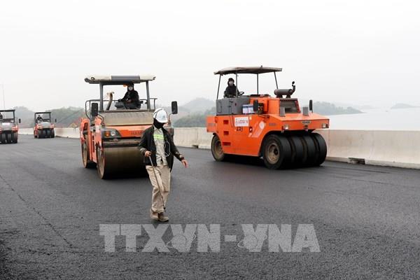 Đóng, chặn lối ngang ra vào công trường dự án nằm dọc cao tốc Vân Đồn – Móng Cái