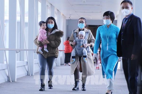 Dự kiến khoảng 270 công dân Việt Nam ở Ukraine sẽ bay về Việt Nam từ Ba Lan 