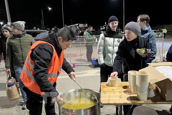 Cập nhật tình hình hỗ trợ người Việt Nam từ Ukraine di tản sang Séc và Slovakia