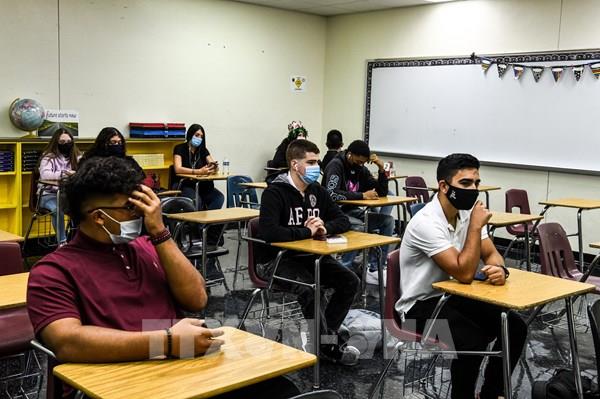 Các nhà khoa học đánh giá thời điểm thế giới có thể cởi bỏ khẩu trang