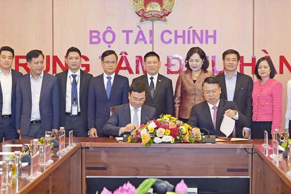 Ký kết Quy chế mua bán ngoại tệ giữa ngân sách Nhà nước và dự trữ ngoại hối Nhà nước