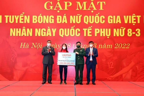 Viettel tặng 1 tỷ đồng tới đội tuyển bóng đá nữ Việt Nam