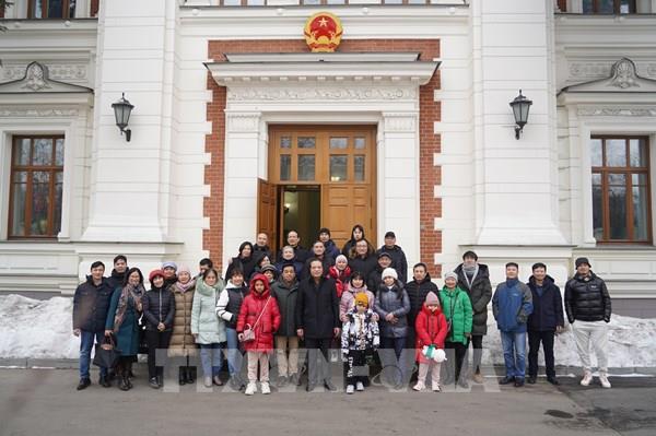 Đại sứ quán Việt Nam tại Nga đưa 23 đồng bào từ Ukraine về nước