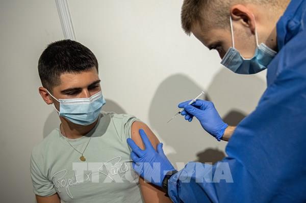Pháp lên kế hoạch tiêm mũi vaccine thứ 4 ngừa COVID-19