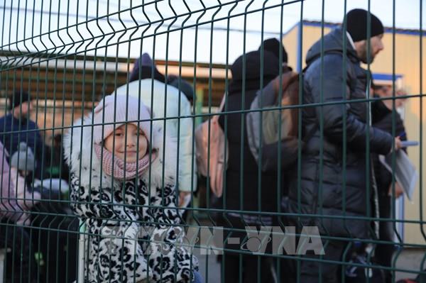 Hình ảnh sơ tán công dân nước ngoài khỏi vùng chiến sự Ukraine