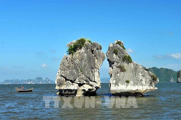 Chiêm ngưỡng vịnh Hạ Long - kỳ quan du lịch thiên nhiên thế giới