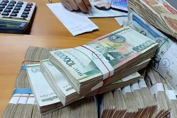 Ngân hàng Nhà nước Lào nỗ lực ổn định tỷ giá hối đoái