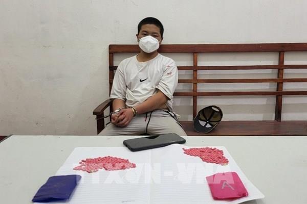 Bắt đối tượng vận chuyển 400 viên ma túy tổng hợp