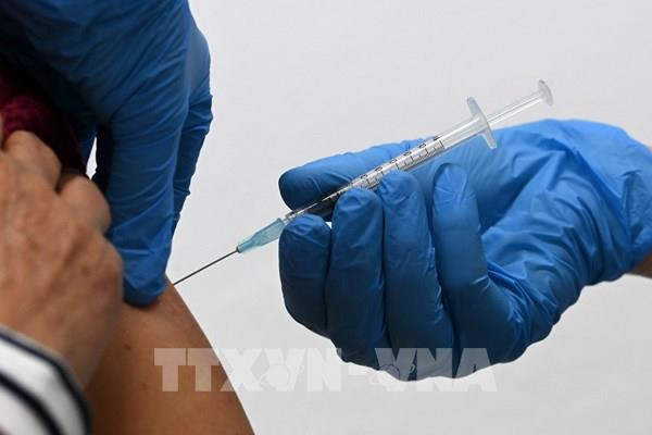 Tiêm vaccine ngừa COVID-19 không gây ra các nguy cơ lớn hơn về thần kinh