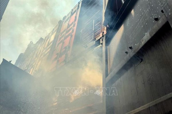 Bước tiến lớn trong chữa cháy trên tàu container APL CAIRO