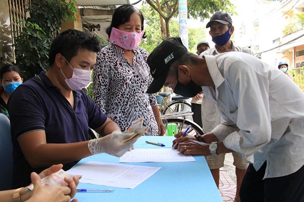 Nhóm đối tượng nào được hỗ trợ khi mất thu nhập vì dịch COVID-19?