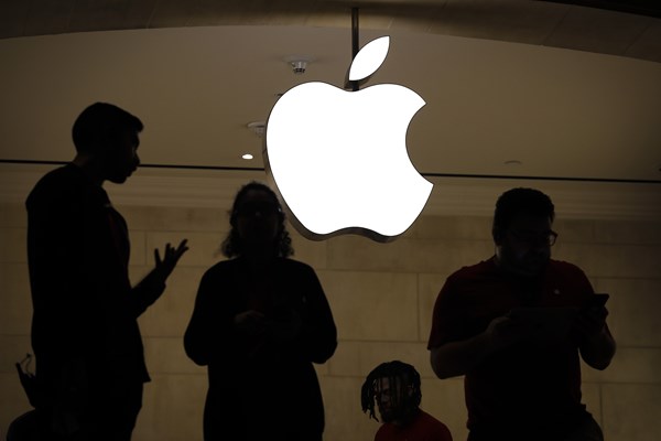 Cựu nhân viên của Apple bị cáo buộc lừa đảo hơn 10 triệu USD