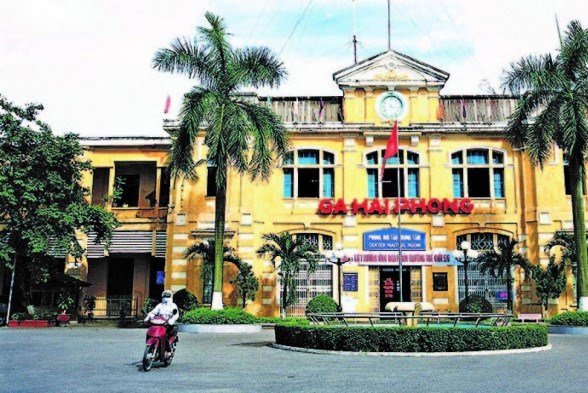 Chạy thêm nhiều tàu khách tuyến Hà Nội - Hải Phòng dịp cuối tuần