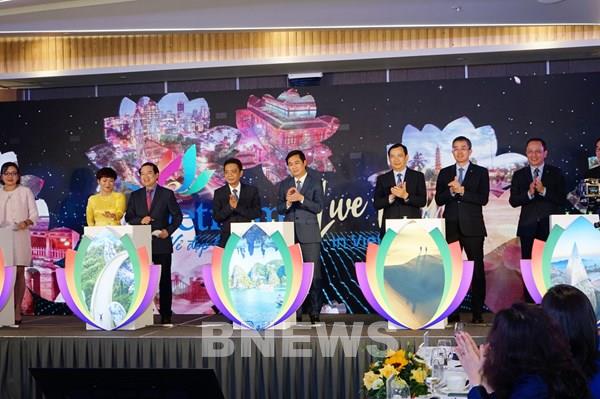 Ký kết thỏa thuận hợp tác phát động điểm đến Quảng Ninh