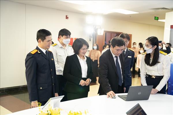 Ngân hàng đầu tiên hoàn thành tích hợp thanh toán thuế trên eTax Mobile