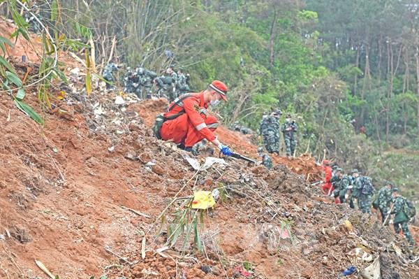 Vụ rơi máy bay ở Trung Quốc: Trung Quốc đề nghị Mỹ hỗ trợ điều tra