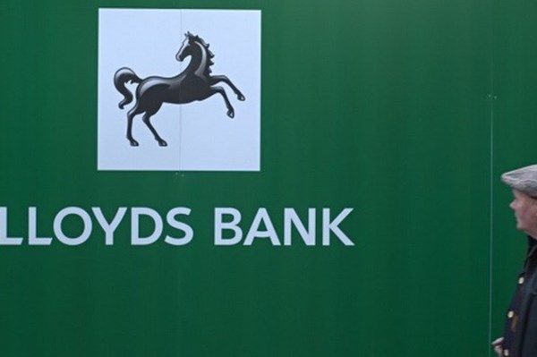 Lloyds công bố kế hoạch đóng cửa thêm 60 chi nhánh