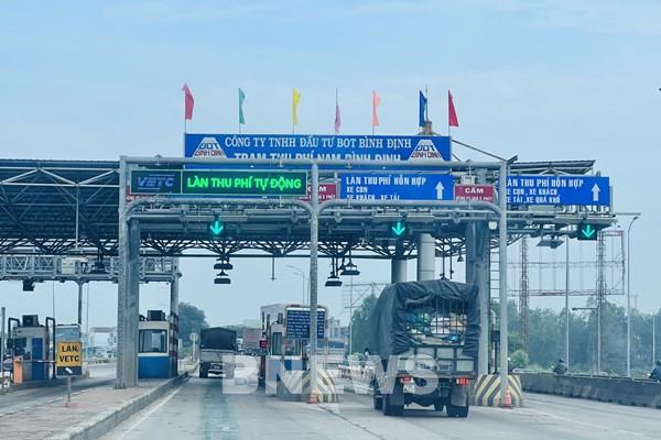 Mới có 2,7 triệu trong tổng số gần 5 triệu phương tiện dán thẻ thu phí không dừng