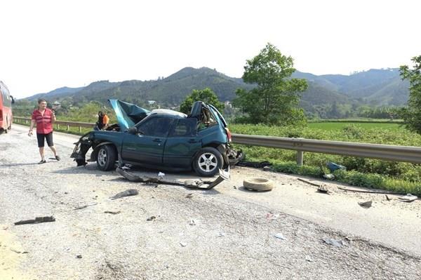 Làm sao để giảm thiểu tai nạn và chống ùn tắc giao thông?