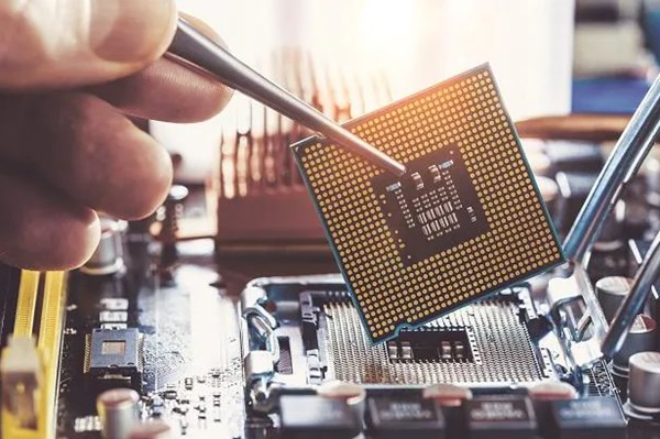 Tình trạng thiếu chip có thể tồi tệ hơn trước nguy cơ sản lượng neon giảm mạnh