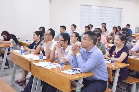 Viên chức tập sự được cử đi đào tạo phải tự trả học phí?