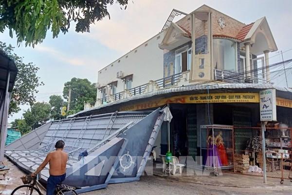 An Giang: Giông lốc khiến 158 căn nhà bị sập và tốc mái