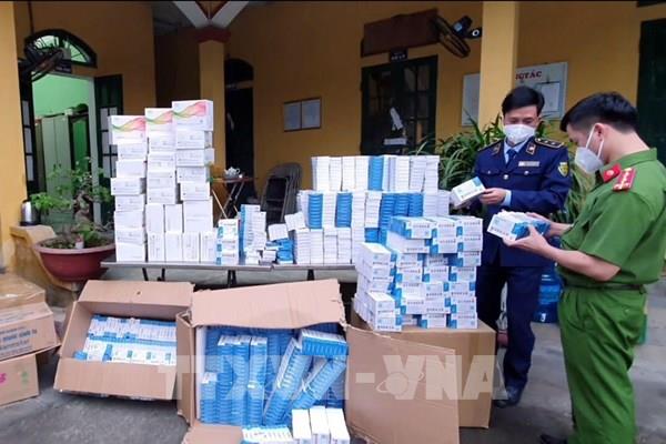 Thu giữ gần 2.500 bộ sinh phẩm xét nghiệm và gần 55.000 viên thuốc kháng COVID-19 nhập lậu