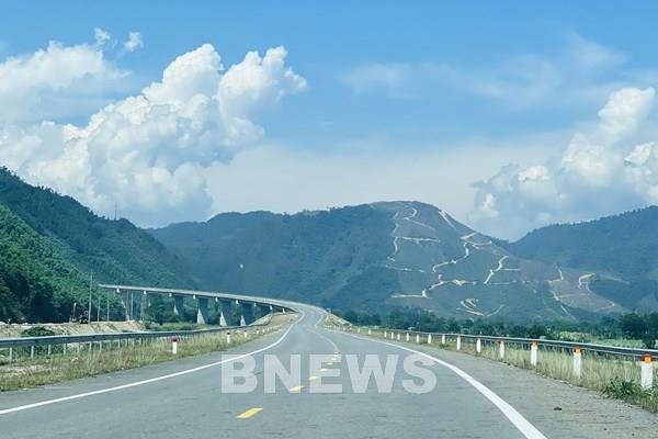 Những hình ảnh về cao tốc nối Huế - Đà Nẵng chuẩn bị đưa vào khai thác