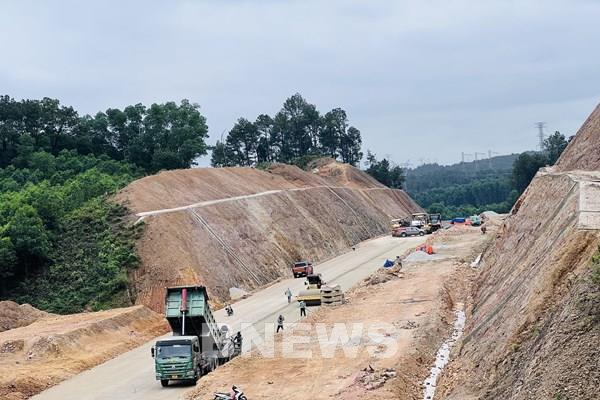 Gấp rút giải quyết việc thiếu đất đắp cao tốc Bắc - Nam