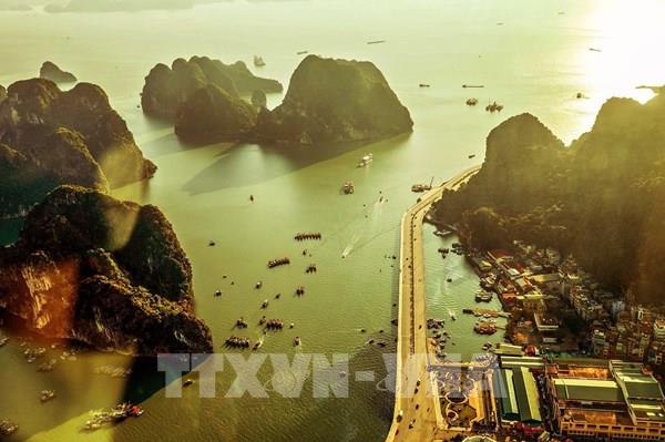 Xử lý các tàu du lịch tổ chức sự kiện giải trí trái phép trên Vịnh Hạ Long