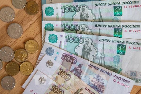 Đồng ruble của Nga tiếp tục giảm giá