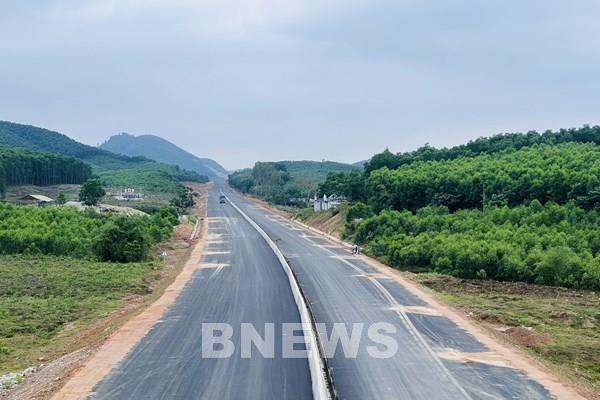 Cao tốc Cam Lộ - La Sơn cam kết rút ngắn tiến độ