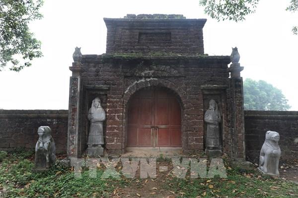 Di tích lịch sử -văn hoá Lăng đá Bầu