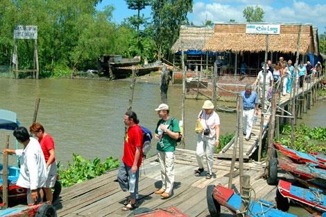 Đâu là "điểm nghẽn" cản trở phục hồi du lịch Việt?