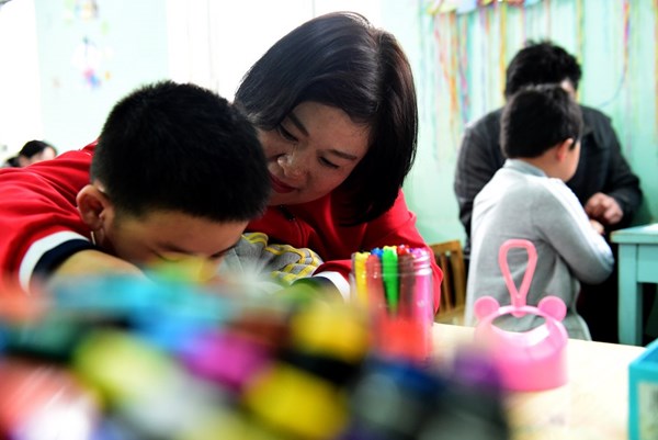  Thắp sáng hy vọng cho trẻ tự kỷ từ lớp học mỹ thuật