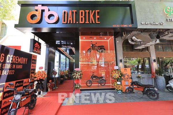 Dat Bike khai trương store ở Hà Nội và ra mắt xe máy điện “Made in Vietnam”