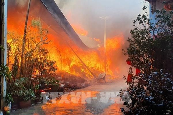 Hải Dương: Cháy lớn tại công ty xử lý rác thải công nghiệp