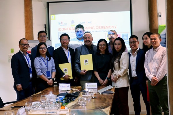  Vũ Phong hợp tác quốc tế phát triển chuỗi hệ thống điện mặt trời mái nhà