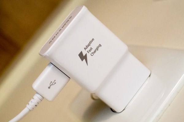 Hà Nội thu giữ hơn 11.200 sạc điện thoại, ipad giả nhãn hiệu hãng Samsung