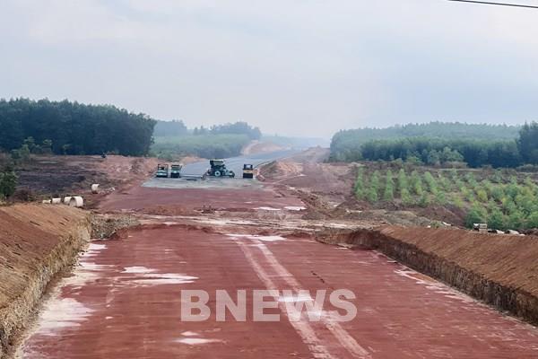 Cao tốc Phan Thiết - Dầu Giây: Thay thế giám đốc dự án, huy động thêm thiết bị đẩy nhanh tiến độ