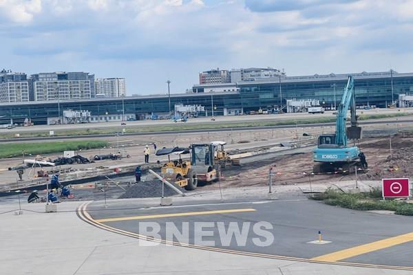 Chưa xử lý vụ việc chiếu đèn laze gây nguy cơ mất an toàn bay ở sân bay Tân Sơn Nhất