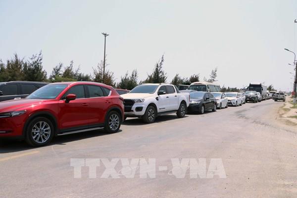 Đường ra khu du lịch Cát Bà ùn tắc kéo dài