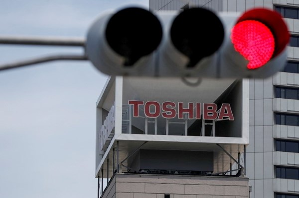 Toshiba tạm ngừng kế hoạch tách thành hai công ty