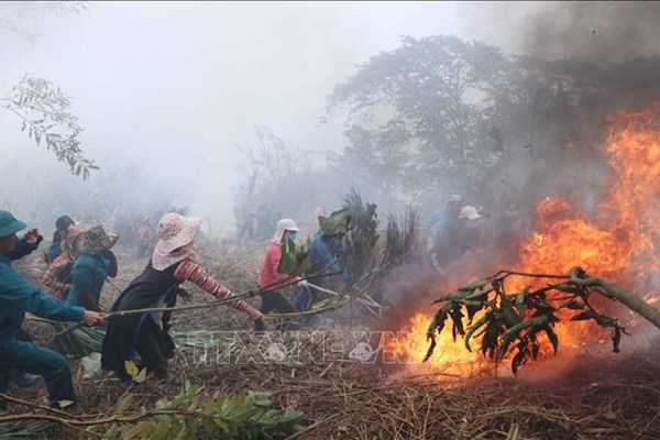 Lai Châu: Huy động hơn 300 người tập trung chữa cháy rừng ở xã Mường Kim