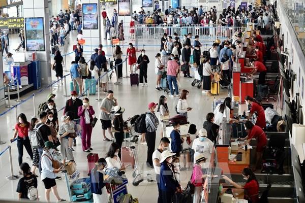 Hành khách qua cảng hàng không Nội Bài tăng cao trong dịp lễ Giỗ Tổ