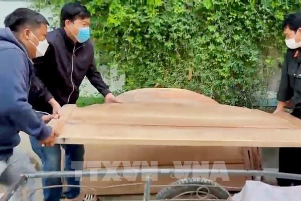 An Giang bắt đối tượng vận chuyển đồ gỗ nhập lậu tại khu vực biên giới 